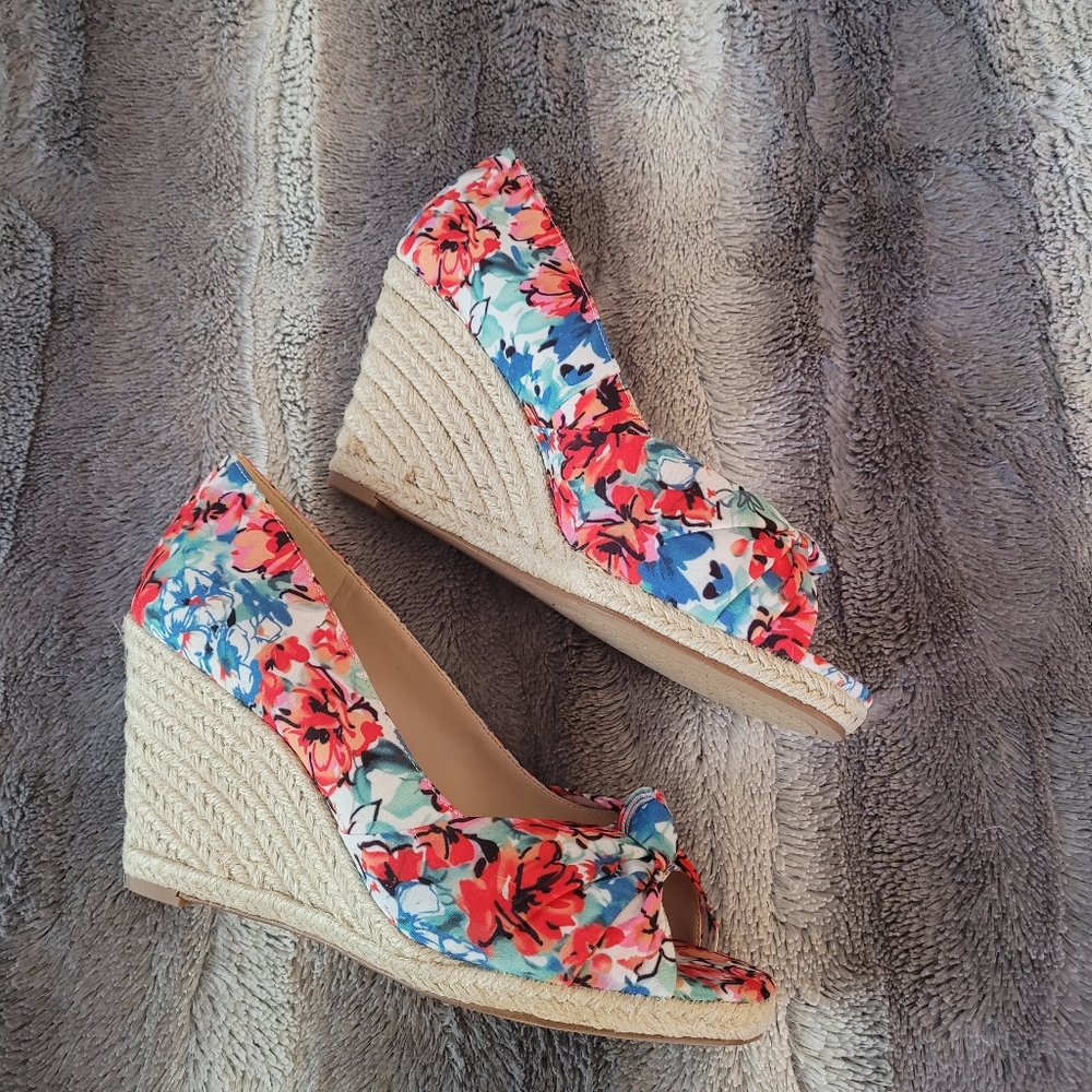 Floral Wedges NWOT Size 9 - Picture 2 of 5